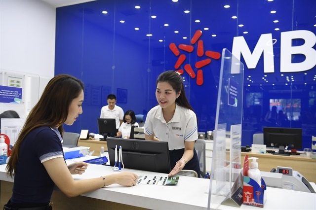 VN-Index extends winning streak to eighth session, surpasses 1,610 points