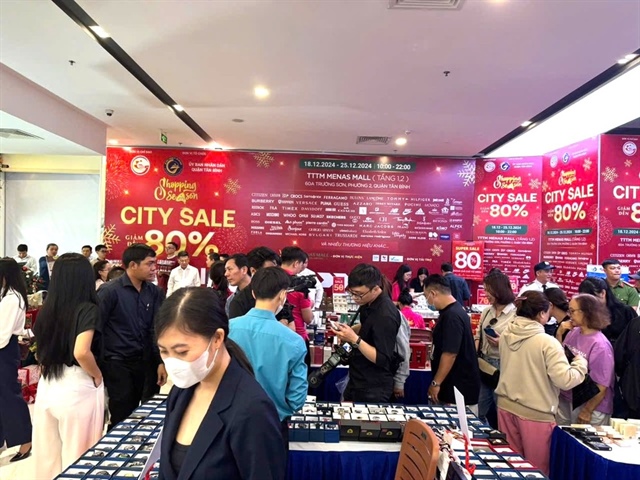 Mới: TP.HCM mở 'shopping dưới lòng đất', hàng hiệu giảm giá đến 80% ảnh 1