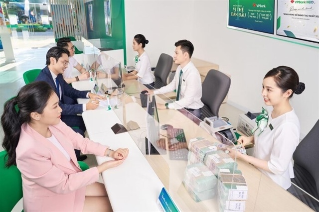 Banking stocks push VN-Index close to 1,690 points