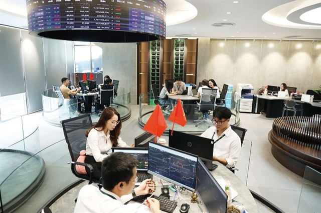 Tech-savvy generation embraces stocks, paving Vietnam’s financial future (translated)