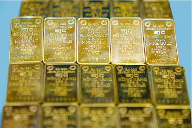 Giá vàng tiếp tục lập kỷ lục mới sau tin xóa độc quyền, nhà đầu tư nên giữ hay bán?
