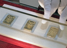 Gold rush follows decree as prices reach record highs