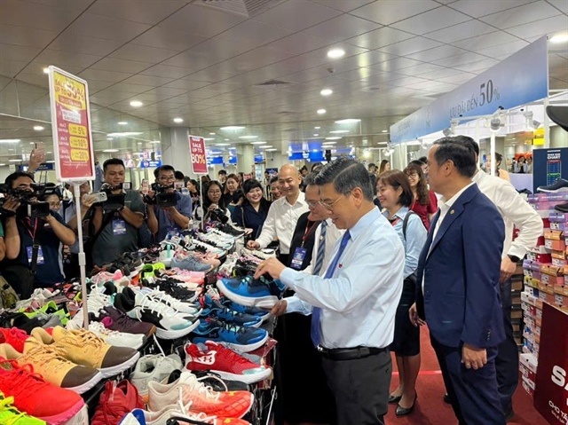 'Khuyến mãi hàng hiệu - City Sale' 2025 được tổ chức dưới ga ngầm Metro ảnh 1