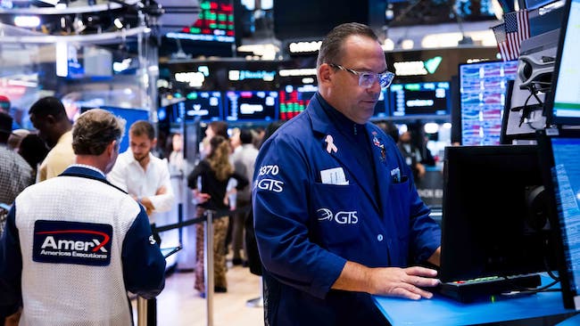 S&P 500 ghi nhận 4 tháng tăng liên tiếp