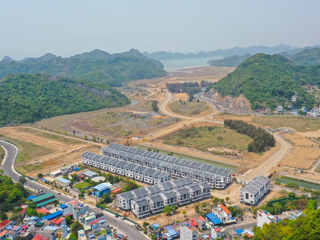 Sóng ngầm đổi chủ tại Cát Bà Amatina