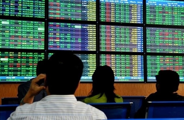 Market mood swings as investors eye Fed and FTSE