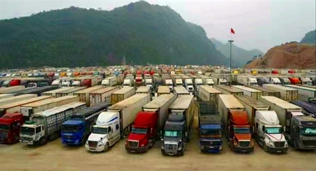 Container chở trái cây kẹt tại cửa khẩu Lạng Sơn năm 2021. Ảnh PN.