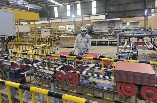 Việt Nam's manufacturing sails with cautious optimism amid challenges