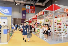 Việt Nam's fruits impress global buyers at Asia Fruit Logistica in Hong Kong