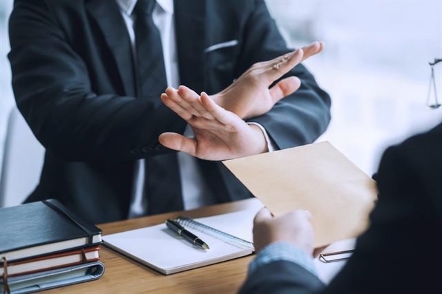 Vang Thăng Long và Hanaka cùng mất tư cách đại chúng