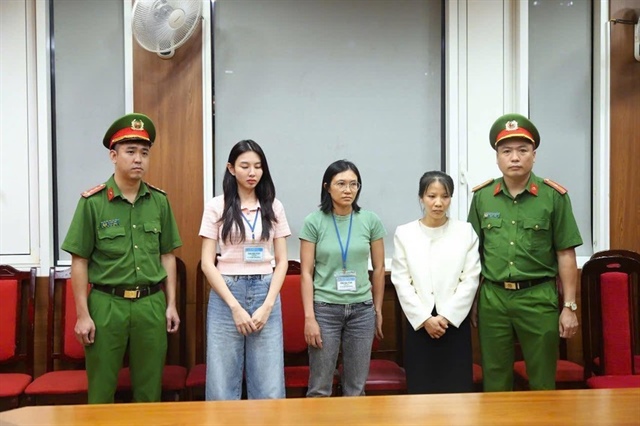 Hoa hậu Thùy Tiên (trái) tại thời điểm bị khởi tố. Ảnh: CA