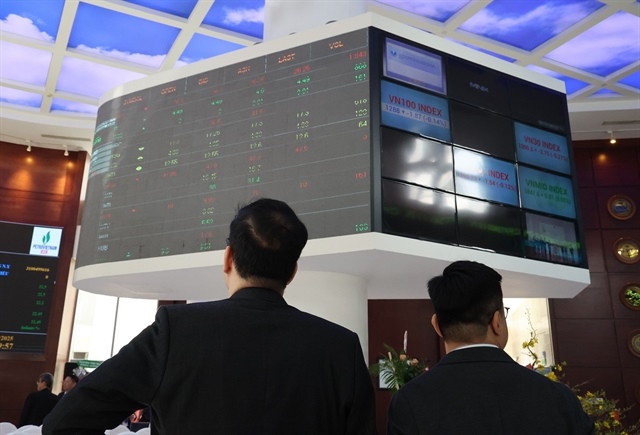 VN-Index falls for third consecutive session