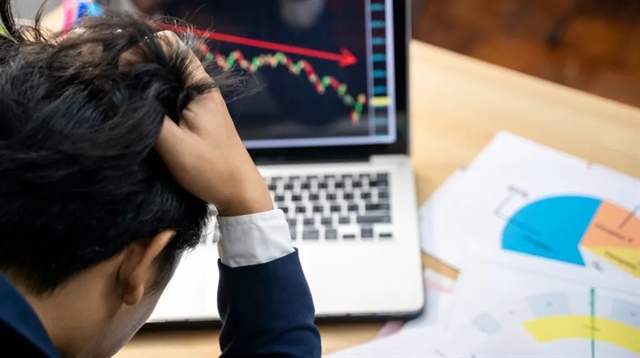 Ngân hàng và bluechips kéo VN-Index lùi bước bất chấp VIC dẫn sóng