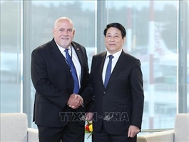 State President Lương Cường meets Costco CEO in Seattle