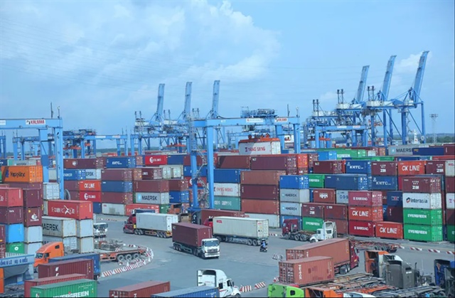 Việc siết thời gian tạm nhập - tái xuất hàng hóa về Việt Nam nhằm bảo vệ doanh nghiệp và người tiêu dùng nội địa. Ảnh: CTV