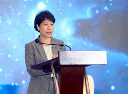 Professional financial advisors key to market development
