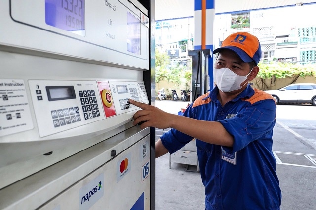 Giá xăng, dầu cùng tăng từ 15h ngày 02/10