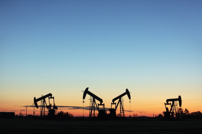Dầu ổn định khi cân nhắc về mức tăng sản lượng mới của OPEC+