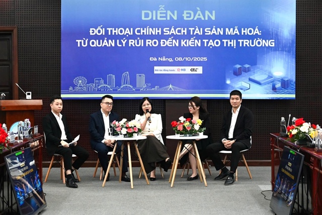 Các đại biểu trao đổi về thị trường tài sản mã hóa tại diễn đàn. Ảnh: TẤN VIỆT