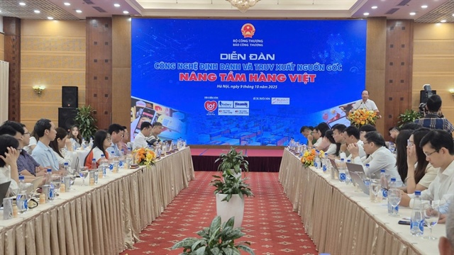 Diễn đàn “Công nghệ định danh và truy xuất nguồn gốc - Nâng tầm hàng Việt”. Ảnh: AH