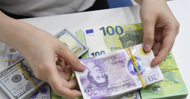 Các ngân hàng đẩy mạnh gói tín dụng chuyên biệt, giúp doanh nghiệp ngành dệt may chủ động nguồn vốn và mở rộng xuất khẩu. Ảnh: T.L