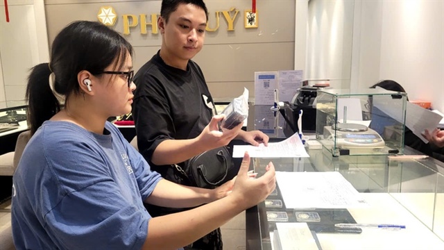 Nhiều thương hiệu tạm dừng nhận đơn hàng bạc giữa cơn sốt giá bạc hôm nay - Ảnh 1.