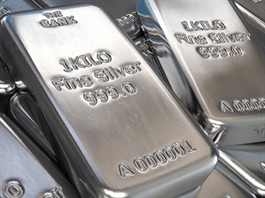 Giá bạc phá kỷ lục 45 năm