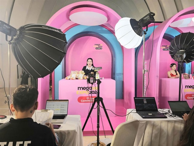 Livestream bán hàng gặp khó khăn: Niềm tin người tiêu dùng giảm sút - Ảnh 3.