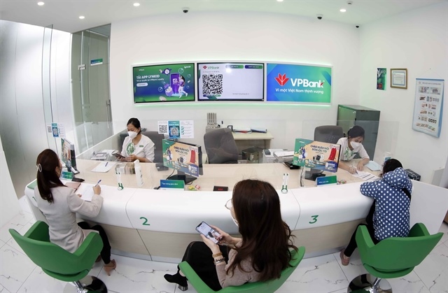Market mixed, VN-Index hovers around 1,750 points