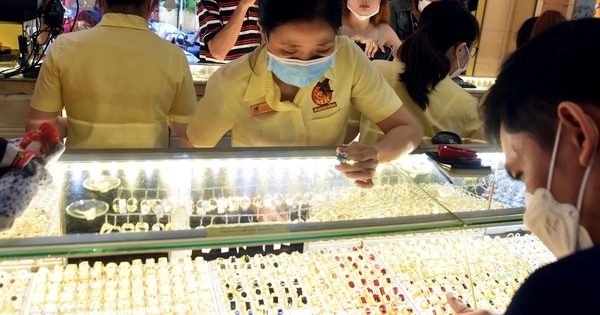 Giá vàng hôm nay 19-10: Lao dốc cuối tuần, vẫn được dự báo bất ngờ