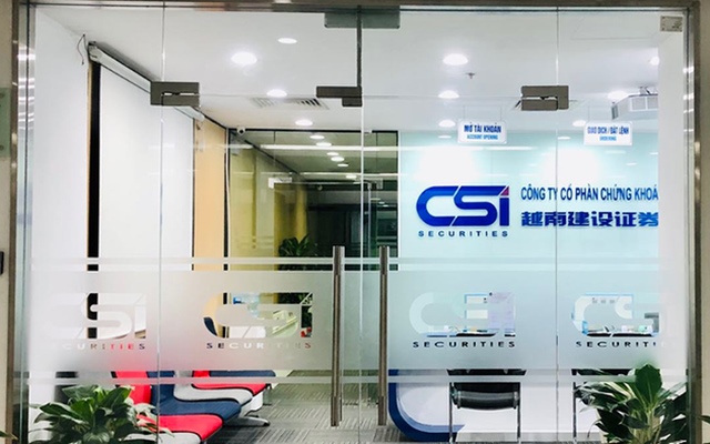 Ủy viên HĐQT CSI bán ra, Phó Chủ tịch gom vào