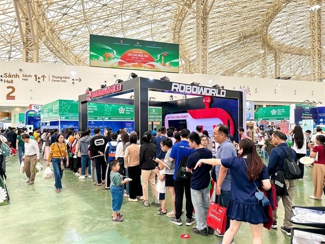 Record-breaking crowd flocks to Việt Nam's first Golden Autumn Fair on opening day