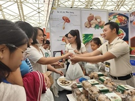 Eco-friendly goods draw crowds at Việt Nam’s first Autumn Fair