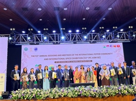 Simexco Daklak honoured at international spice fair in India