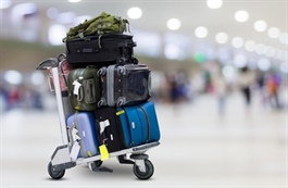 Hãng bay khắt khe với cân hành lý, cũng phải sòng phẳng cả chuyện trễ chuyến