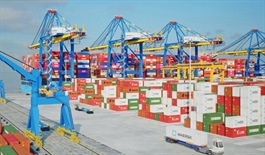 Vietnam posts trade surplus of nearly $20 billion in first 10 months of 2025