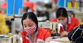 Xanh hóa ngành dệt may, vươn mình thoát khỏi bẫy gia công