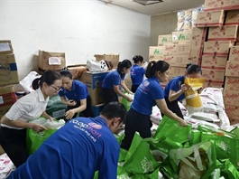 Saigon Co.op rushes to deliver essential goods to storm-hit areas