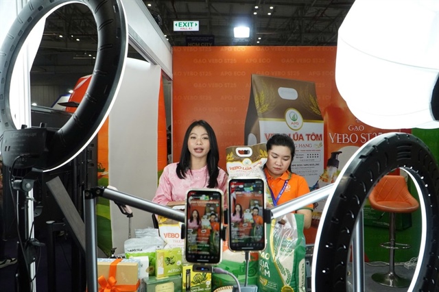 Các sàn TMĐT ủng hộ đề xuất xác thực danh tính người bán và người tham gia livestream. Ảnh: THU HÀ