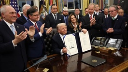 Ông Trump ký dự luật tài trợ, chính thức mở cửa lại Chính phủ