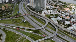 Dòng tiền và mục tiêu tăng trưởng trên 10%: cân đối ra sao?