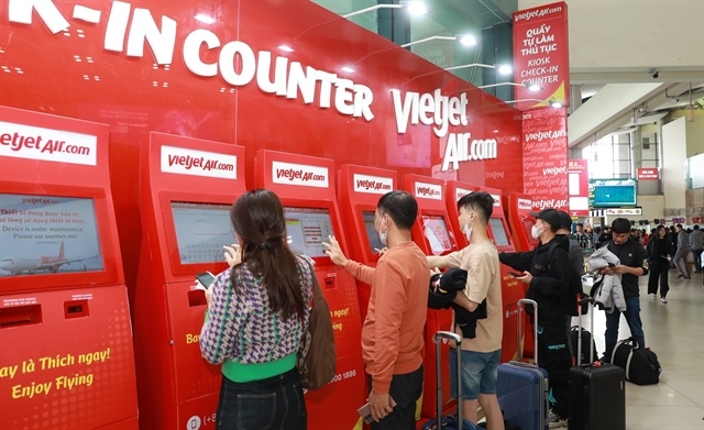 VN-Index recovers on pillar stocks