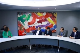 PM visits South Africa’s Johannesburg Stock Exchange