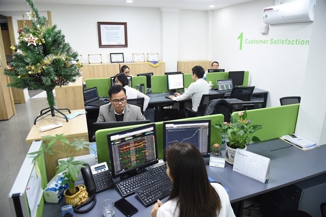 Insiders show mixed sentiment this week