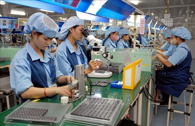 Electronics exports hit record as Việt Nam’s trade tops US$800 billion