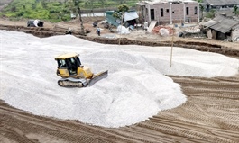 Market shifts to public investment stocks amid high disbursement season