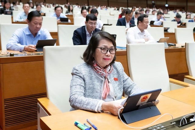 Các đại biểu Quốc hội lắng nghe thảo luận chiều 2-12. Ảnh: QH