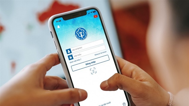 Mỗi ngày doanh nghiệp phải nộp phạt 0,03% trên số tiền chậm đóng BHXH. Ảnh: TL