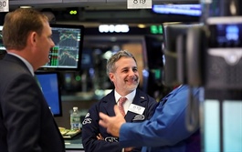 Mỹ: Thị trường chứng khoán thăng hoa trong một nền kinh tế yếu