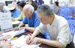 Cán bộ hưu trí có được mua nhà ở xã hội?